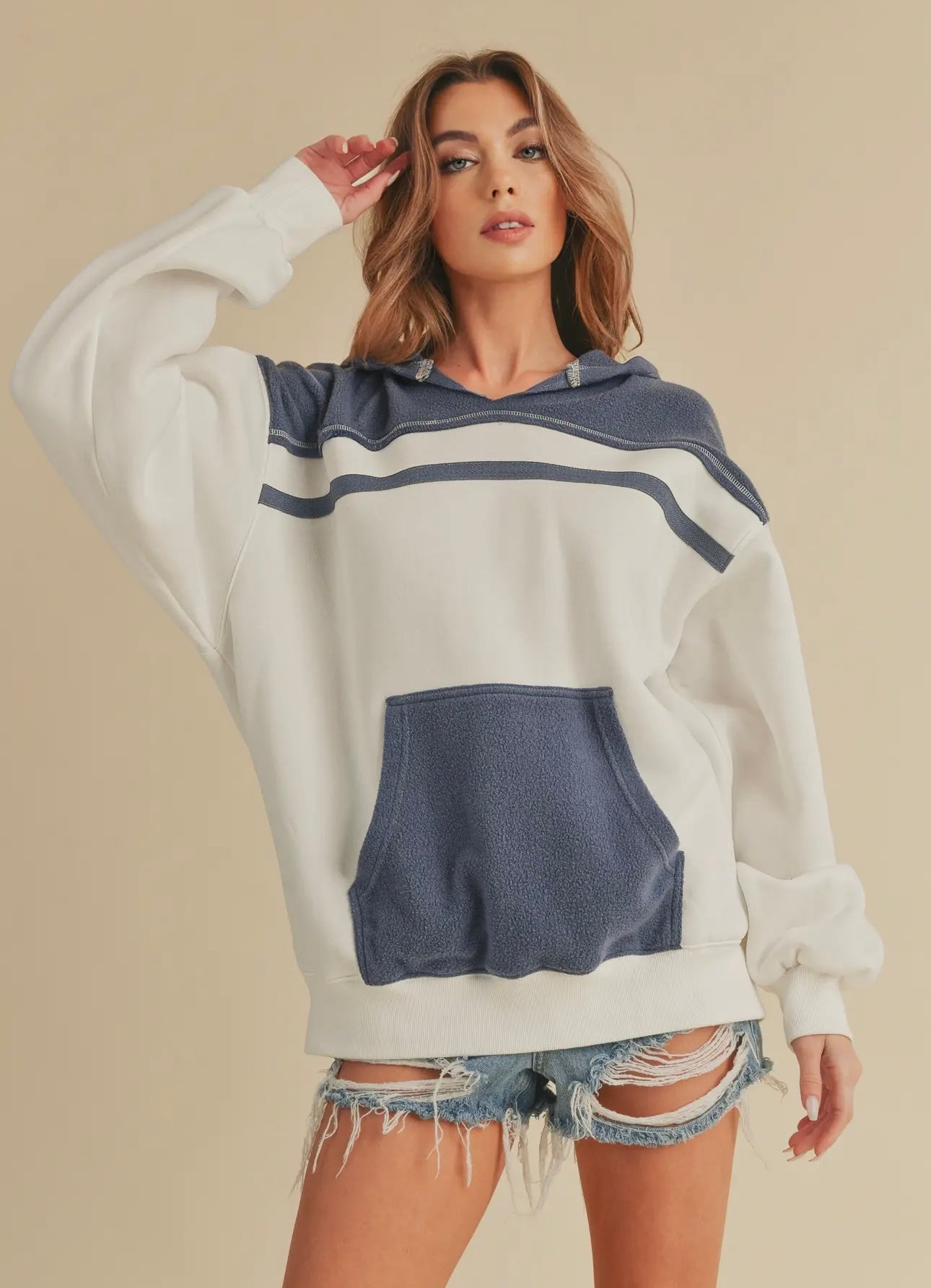 CITY STYLE HOODED SWEATSHIRT image 4
